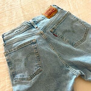 Levi’s 501s light wash - great condition